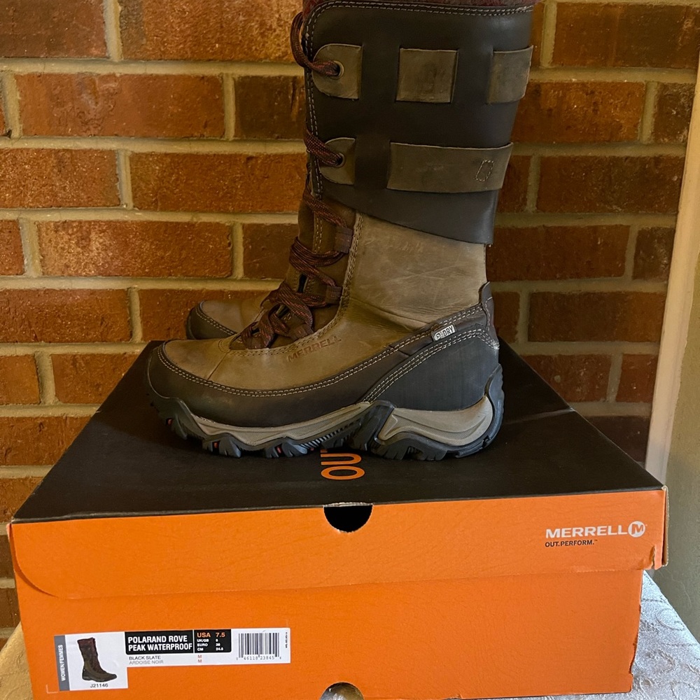 Merrell waterproof women’s boots size 7.5